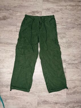 Universal Thread Olive Green Cargo Pants - Utility Style